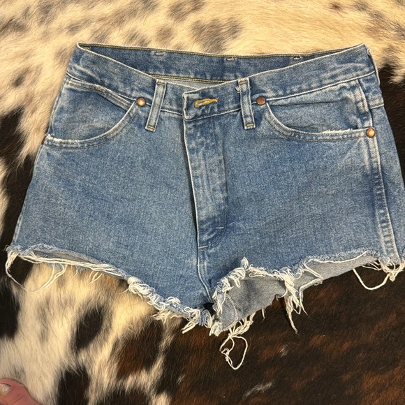 wrangler cut offs short shorts size 6 - Picture 2 of 3